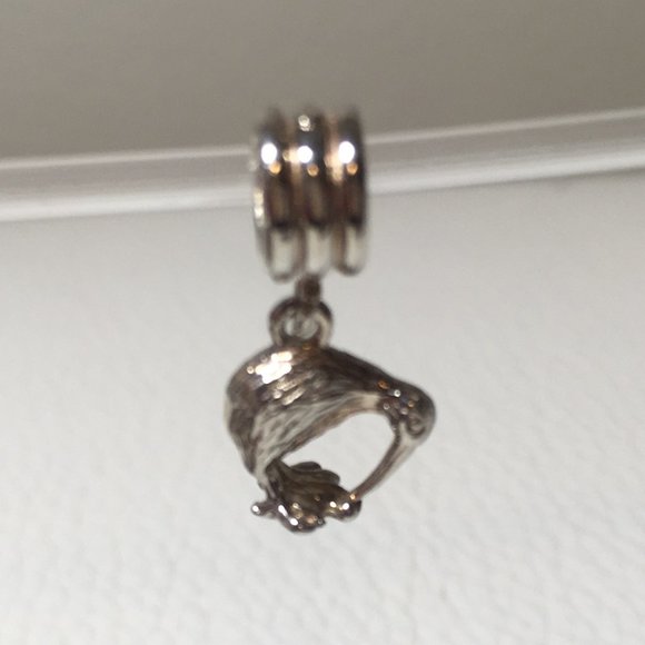 Silver Kiwi charm - Picture 1 of 2